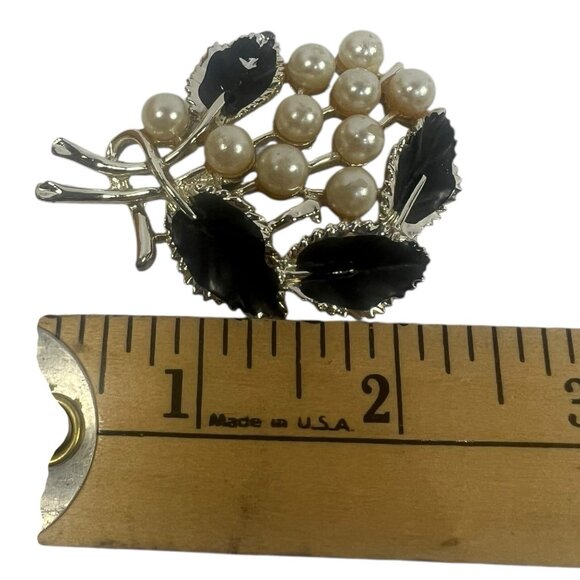 Vintage Grape Cluster Brooch Faux Pearls Black Leaves Gold Tone Mid Century - Picture 2 of 5